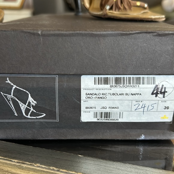 Fendi shoes! Well loved but still gorgeous! - Picture 4 of 5